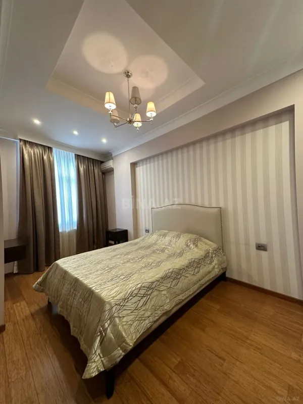 Satılır 3 otaqlı mənzil 109 m²