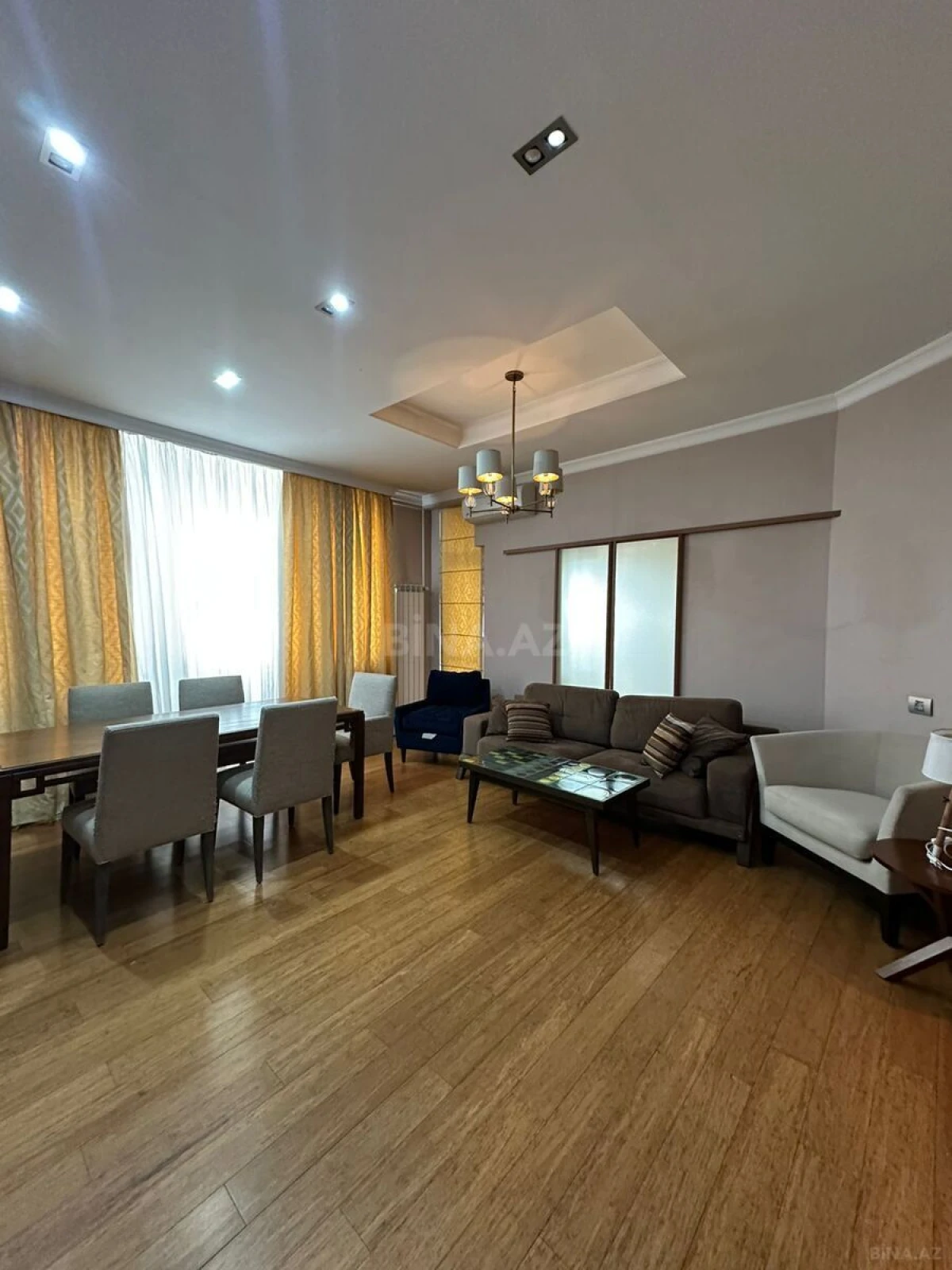 Satılır 3 otaqlı mənzil 109 m²