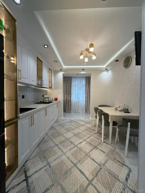 Satılır 5 otaqlı mənzil 120 m²