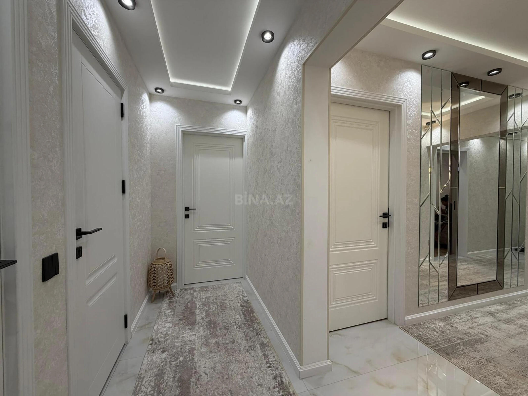 Satılır 5 otaqlı mənzil 120 m²