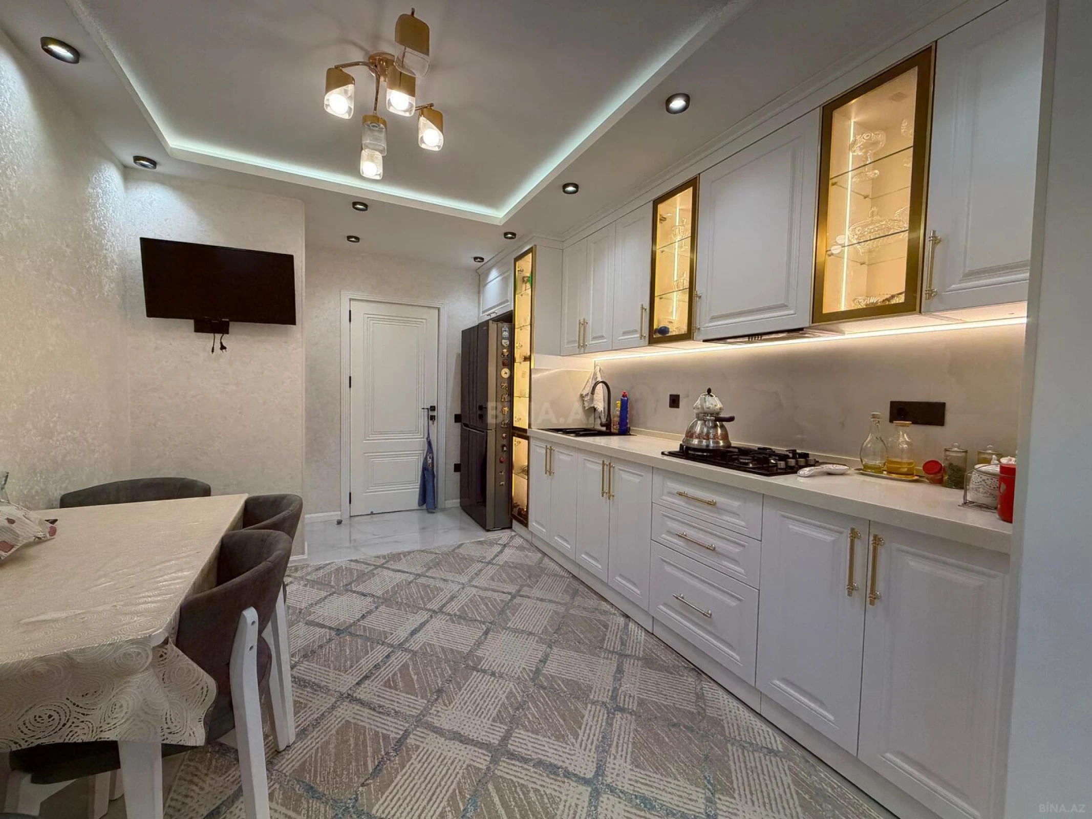 Satılır 5 otaqlı mənzil 120 m²