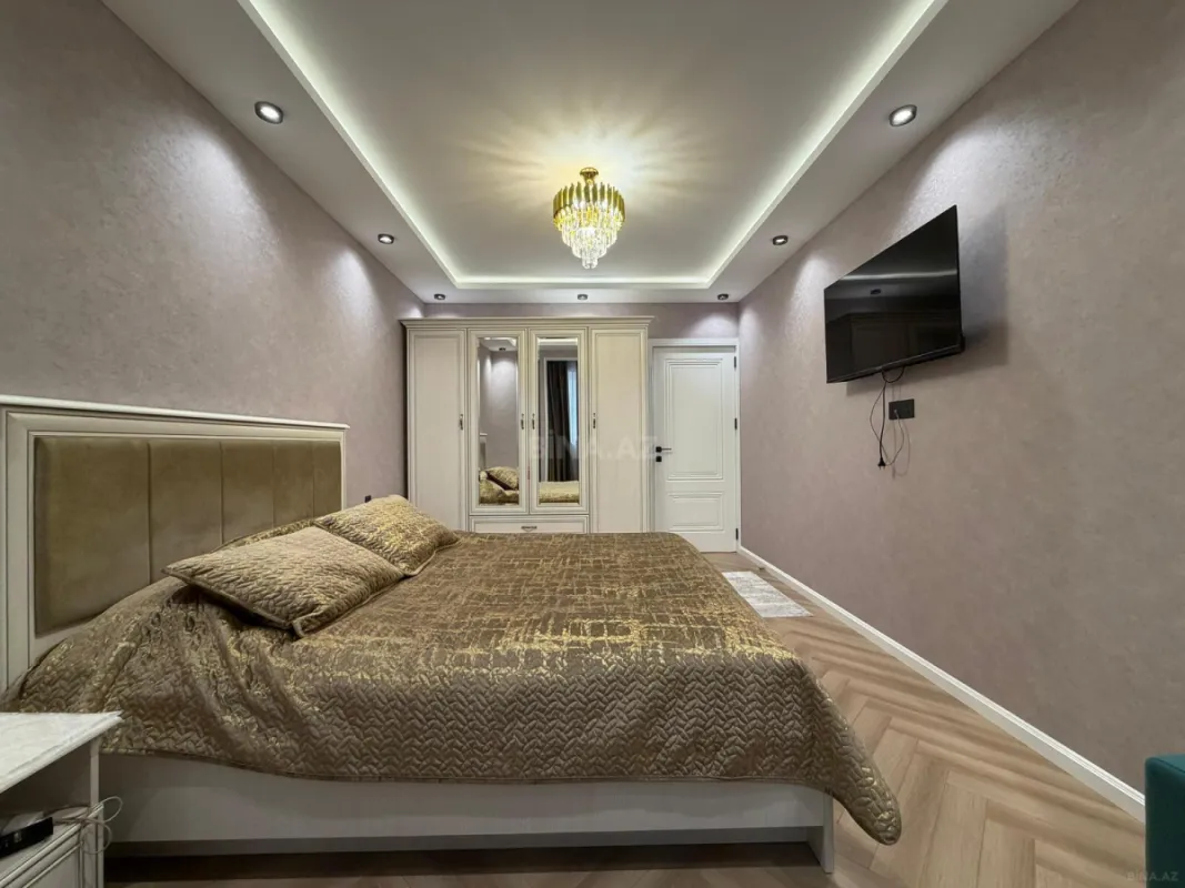 Satılır 5 otaqlı mənzil 120 m²