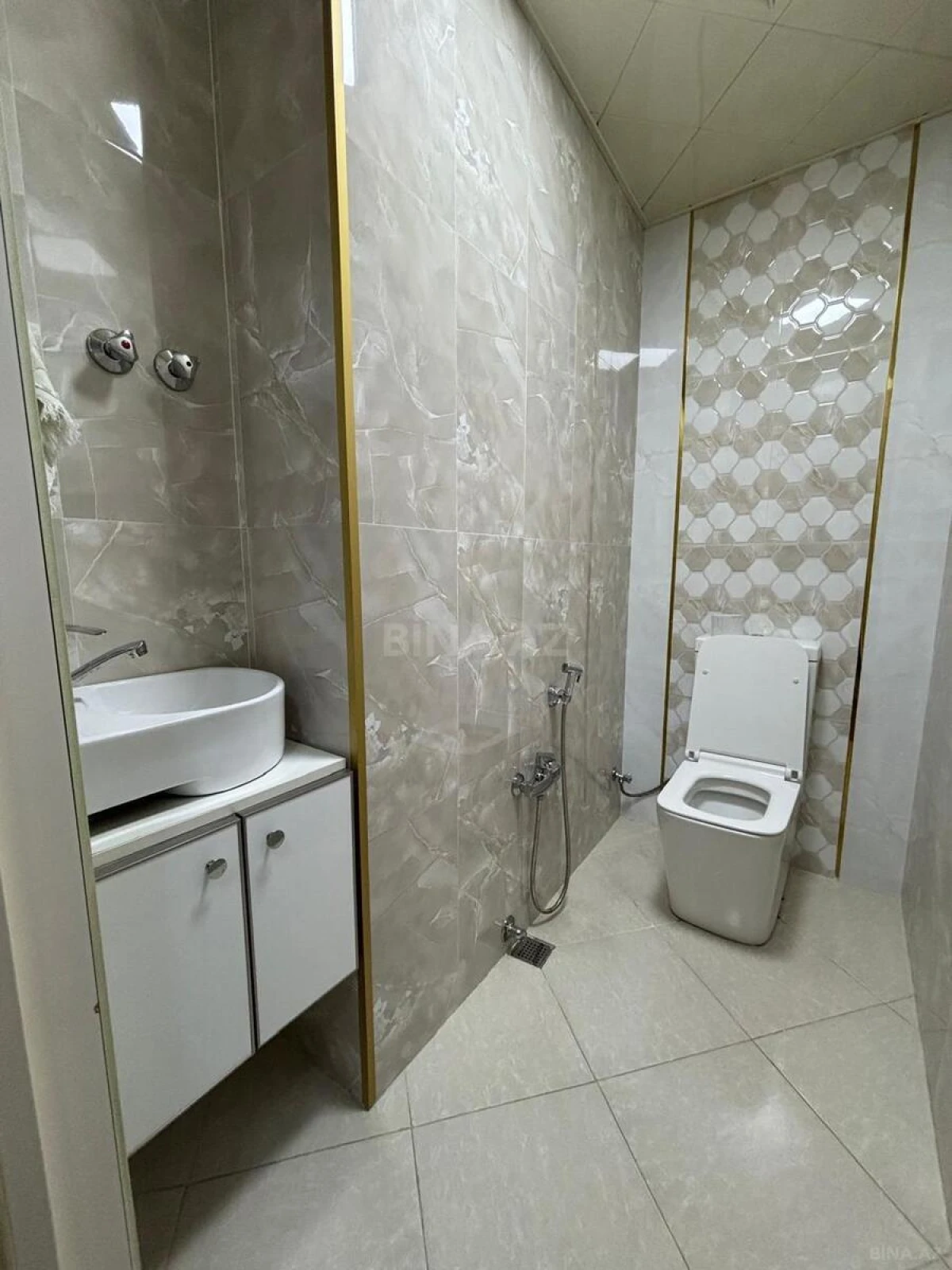 Satılır 2 otaqlı mənzil 75 m²
