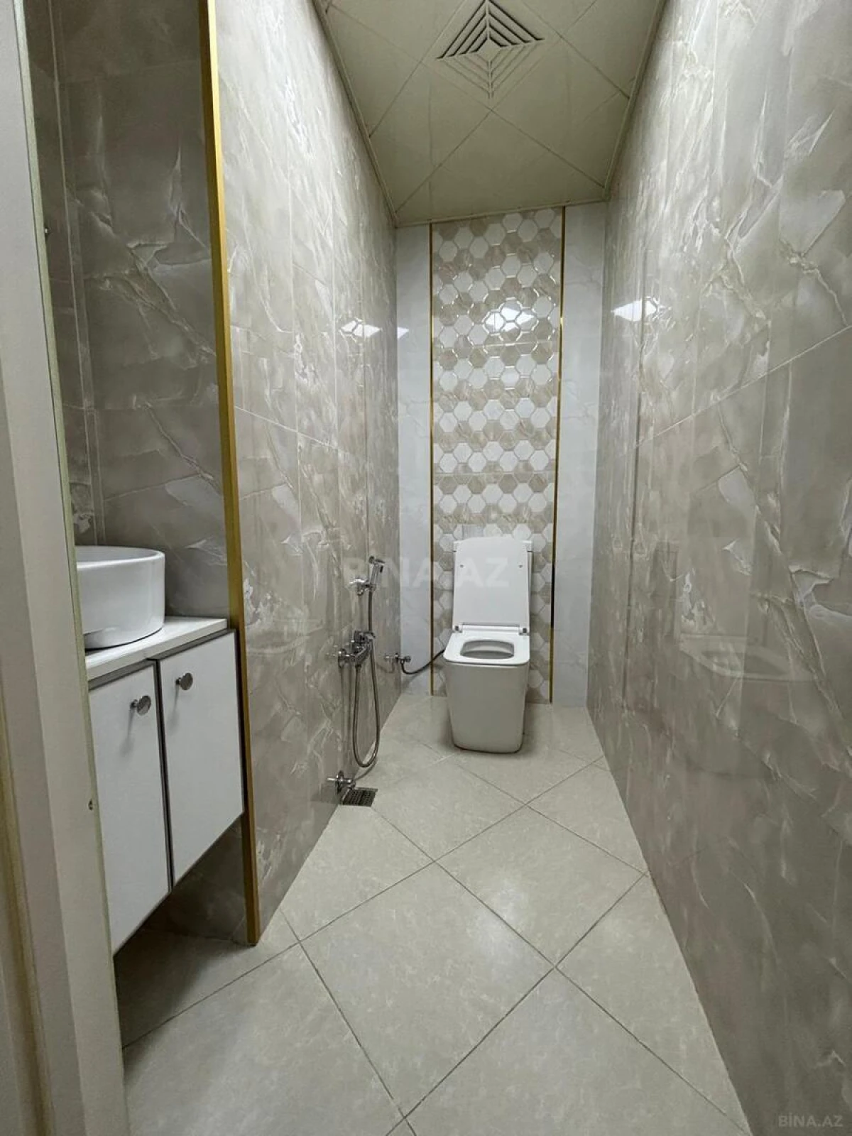 Satılır 2 otaqlı mənzil 75 m²