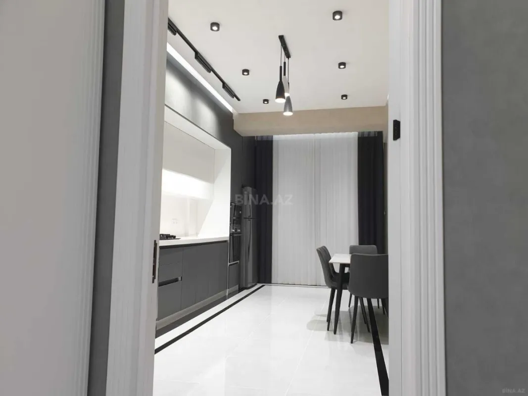 Kirayə verilir 3 otaqlı mənzil 145 m²