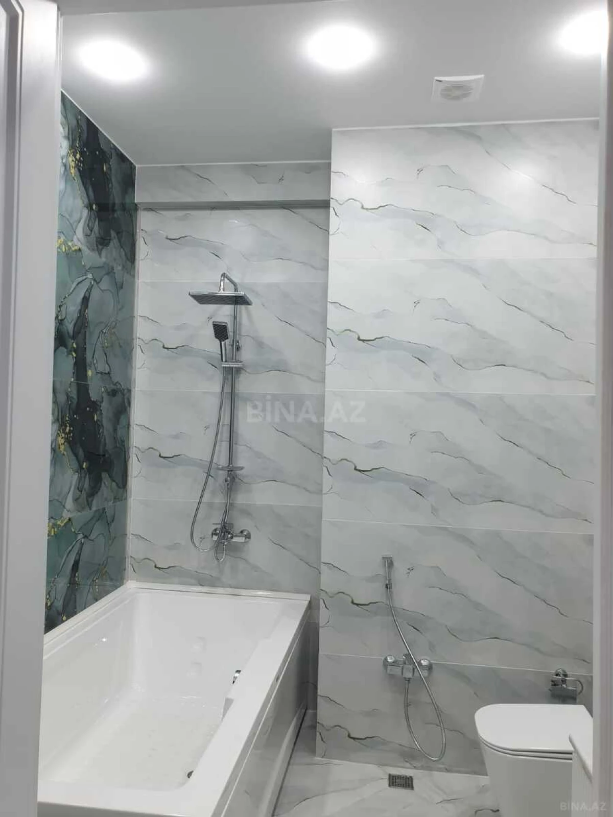 Kirayə verilir 3 otaqlı mənzil 145 m²