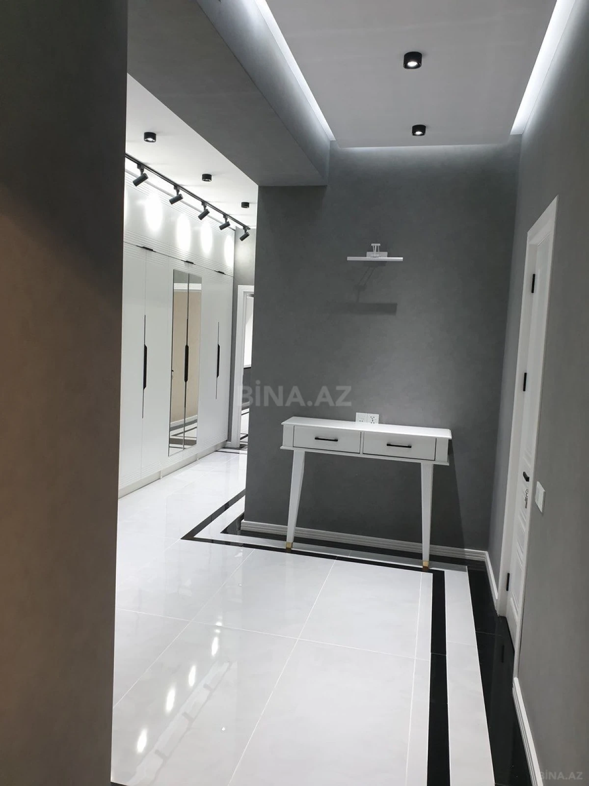 Kirayə verilir 3 otaqlı mənzil 145 m²