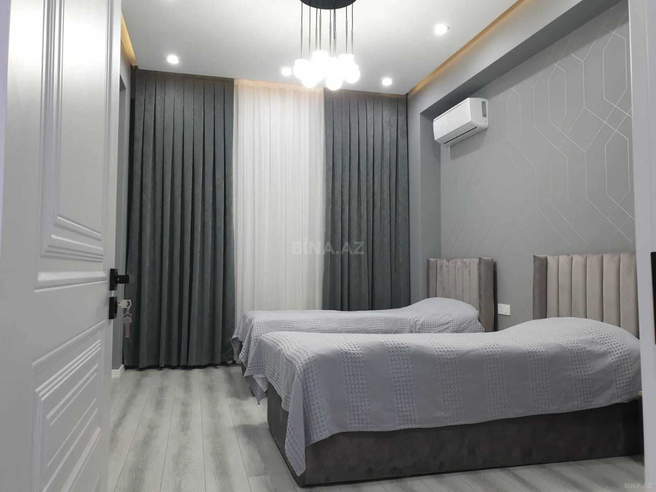 Kirayə verilir 3 otaqlı mənzil 145 m²