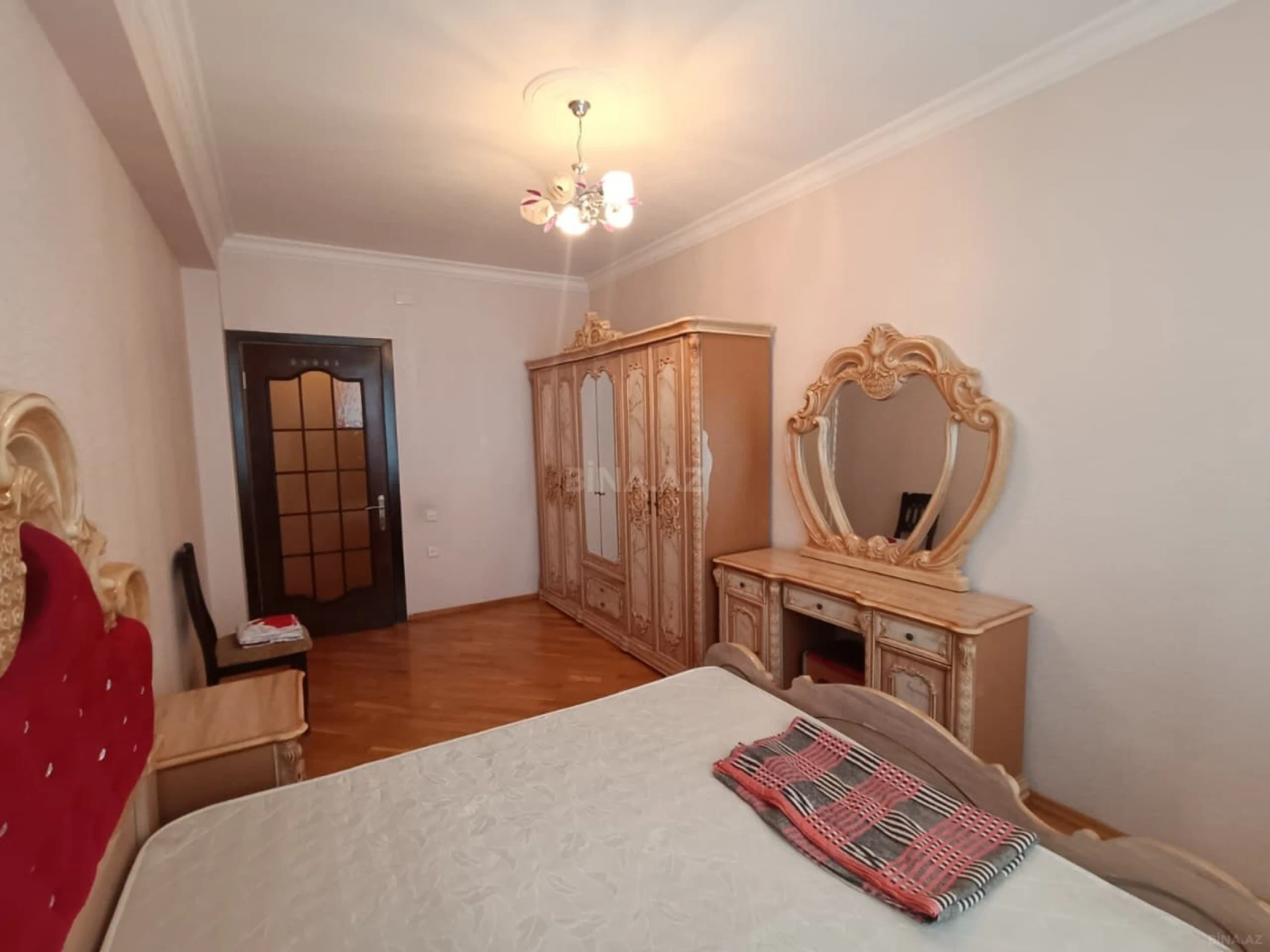 Kirayə verilir 2 otaqlı mənzil 85 m²