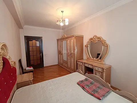 Kirayə verilir 2 otaqlı mənzil 85 m²