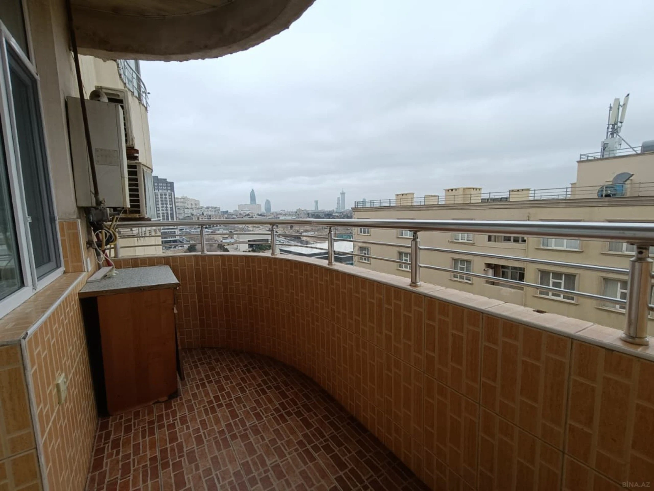 Kirayə verilir 2 otaqlı mənzil 85 m²