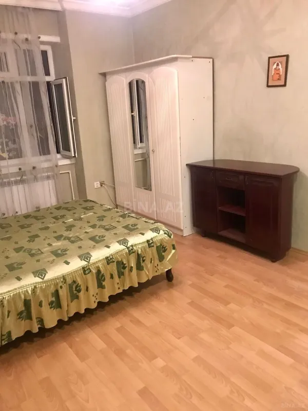 Kirayə verilir 3 otaqlı mənzil 130 m²