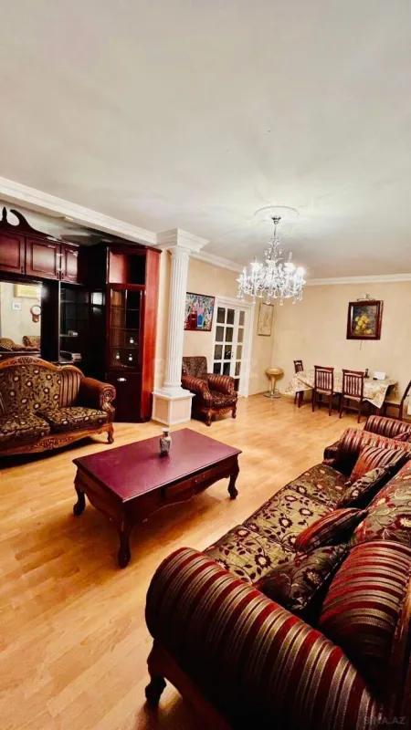 Kirayə verilir 3 otaqlı mənzil 130 m²