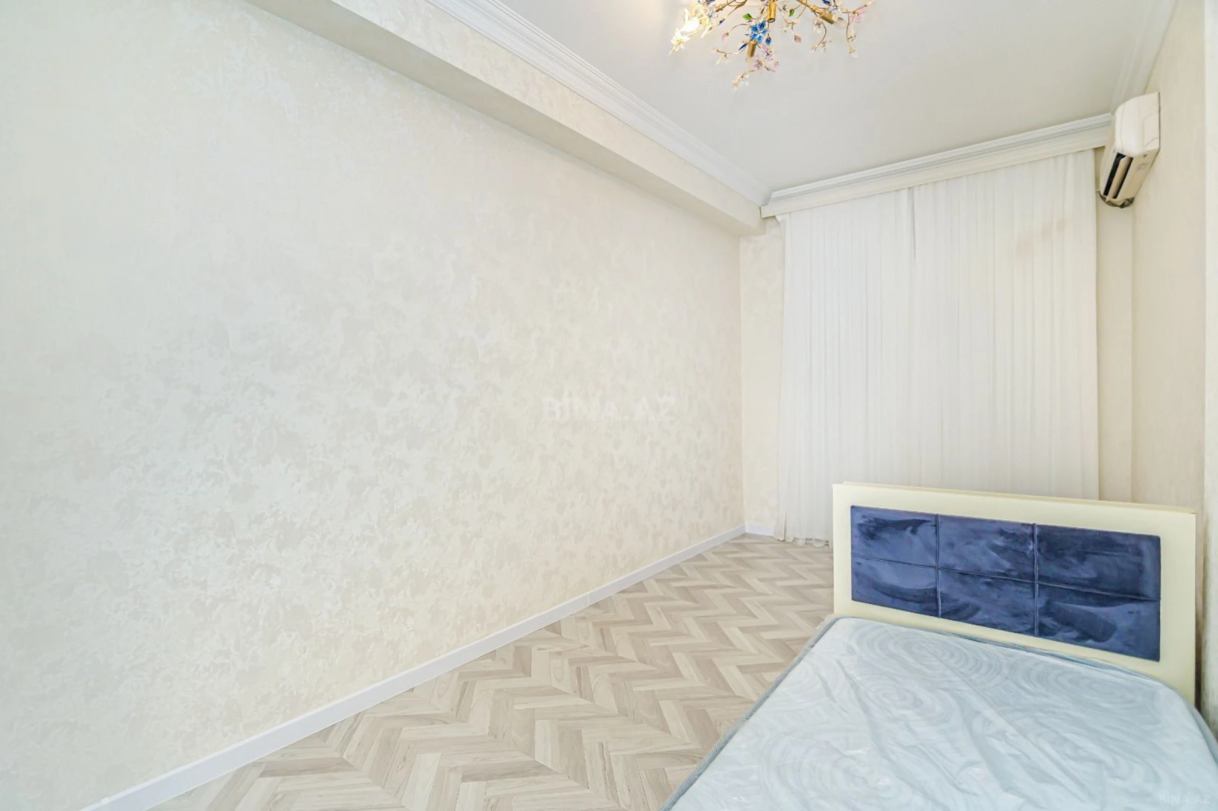 Satılır 3 otaqlı mənzil 87 m²