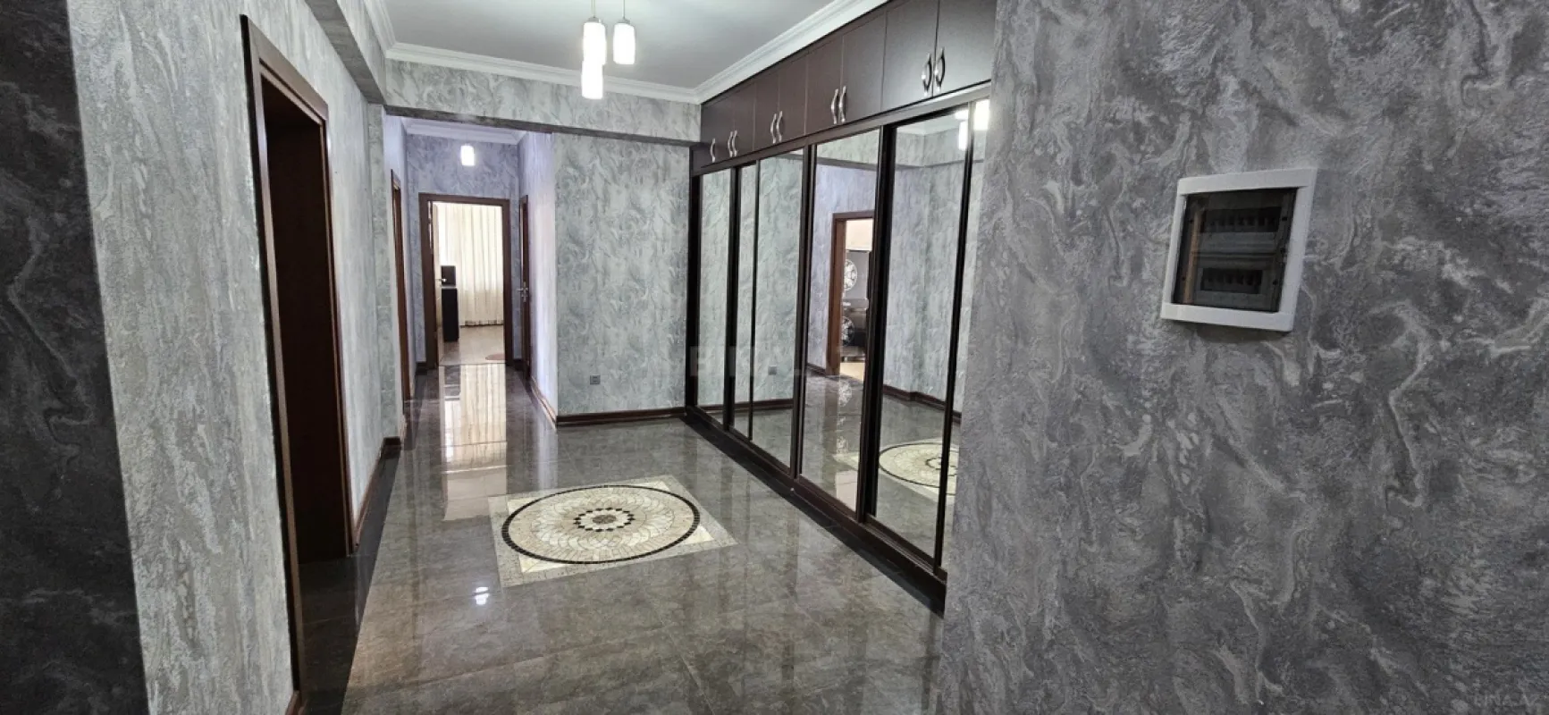 Kirayə verilir 4 otaqlı mənzil 170 m²