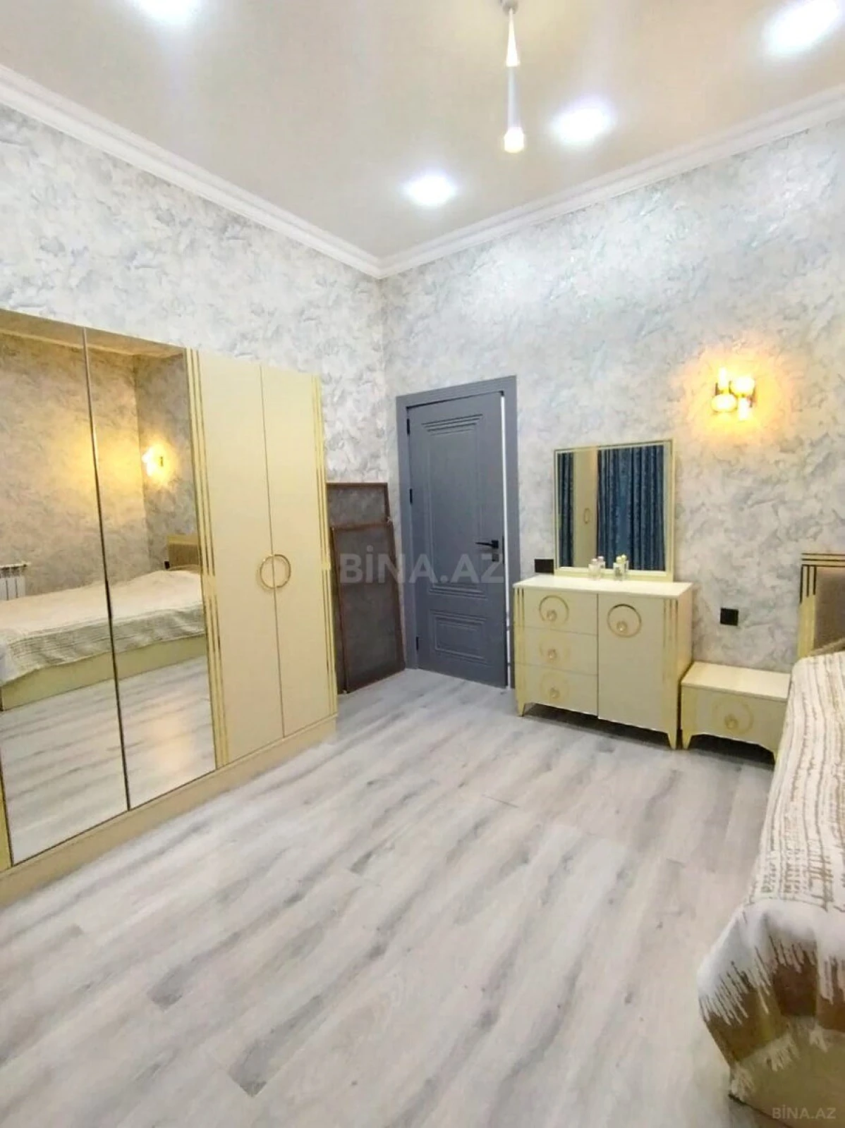 Satılır 3 otaqlı mənzil 100 m²