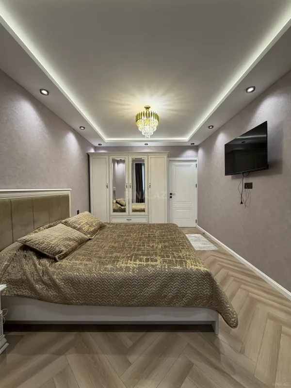 Satılır 5 otaqlı mənzil 120 m²