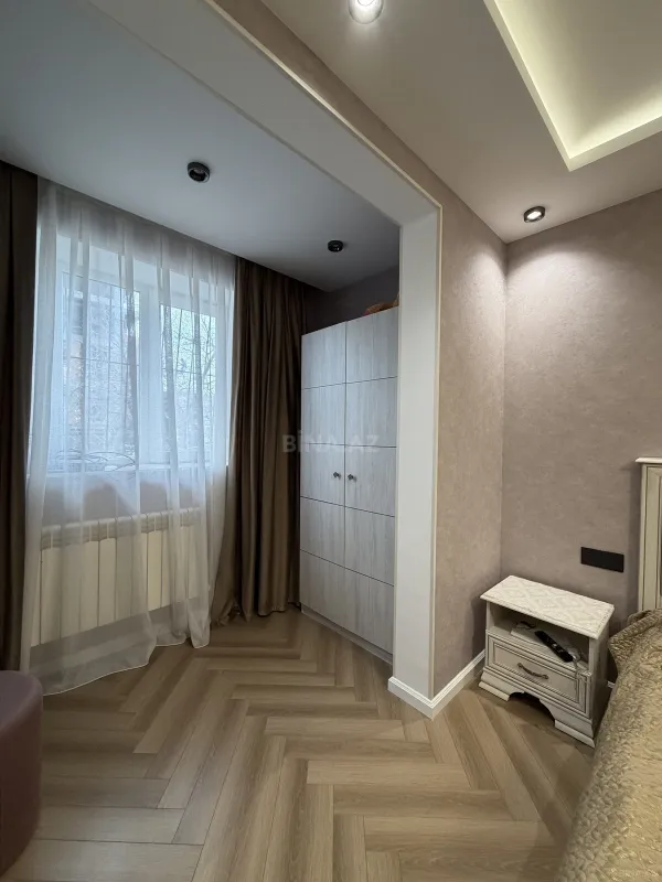 Satılır 5 otaqlı mənzil 120 m²