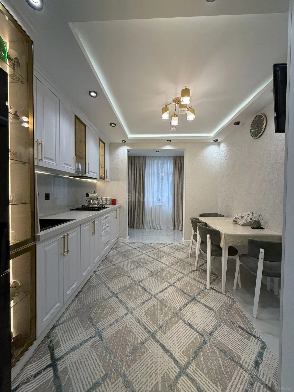 Satılır 5 otaqlı mənzil 120 m²