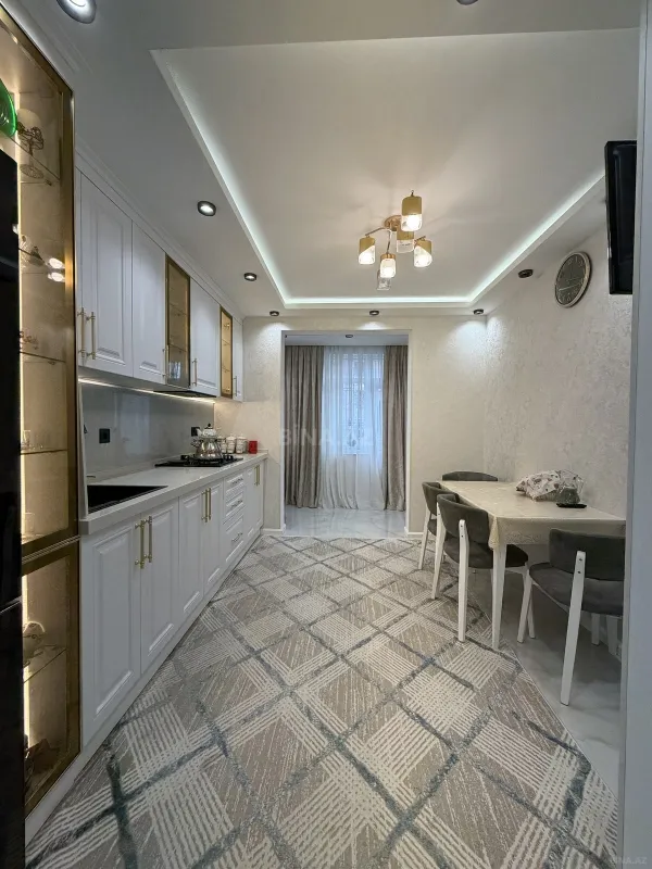 Satılır 5 otaqlı mənzil 120 m²