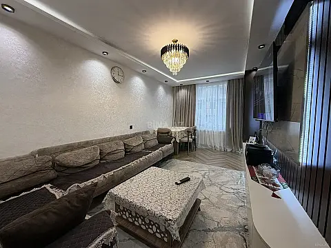 Satılır 5 otaqlı mənzil 120 m²