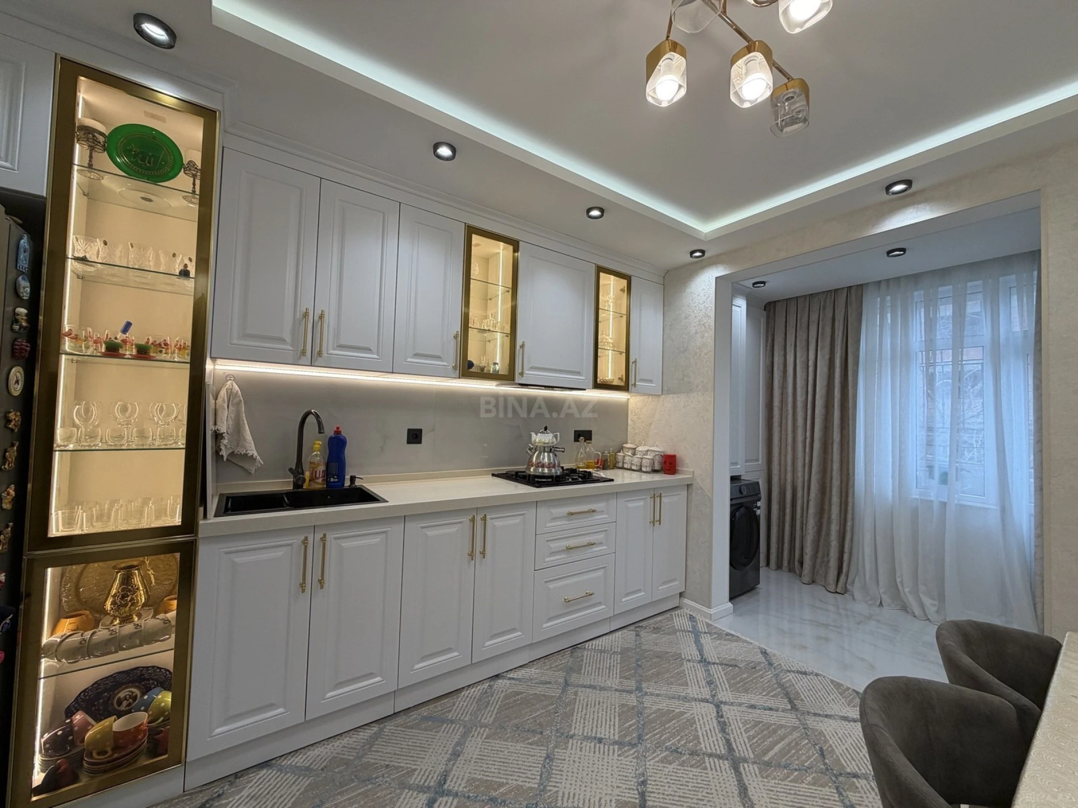Satılır 5 otaqlı mənzil 120 m²