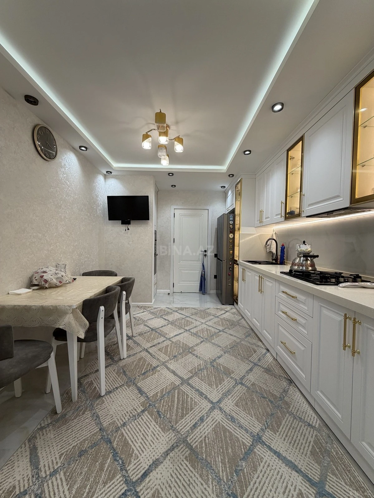 Satılır 5 otaqlı mənzil 120 m²
