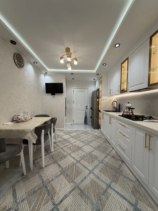 Satılır 5 otaqlı mənzil 120 m²