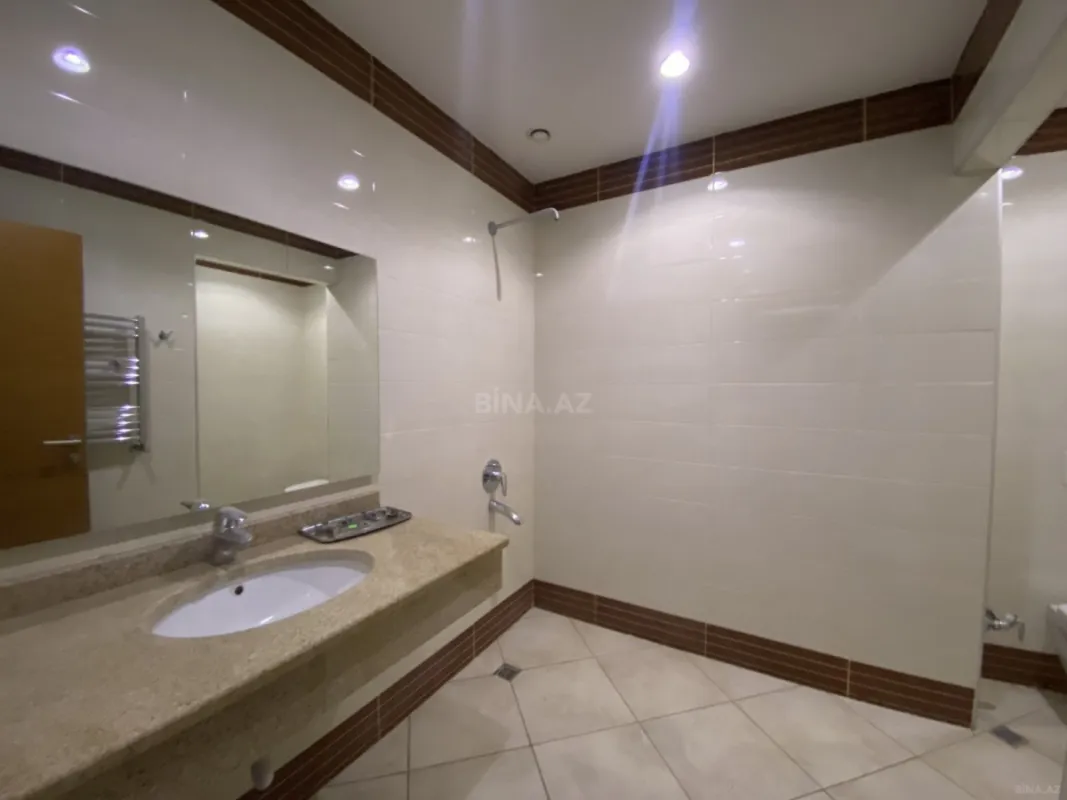 Satılır 4 otaqlı mənzil 210 m²