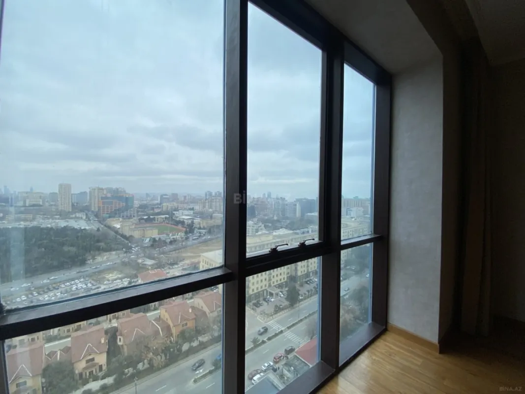 Satılır 4 otaqlı mənzil 210 m²