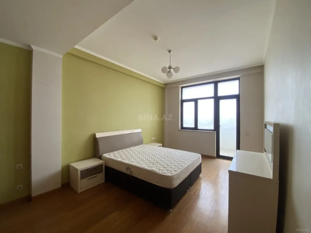 Satılır 4 otaqlı mənzil 210 m²