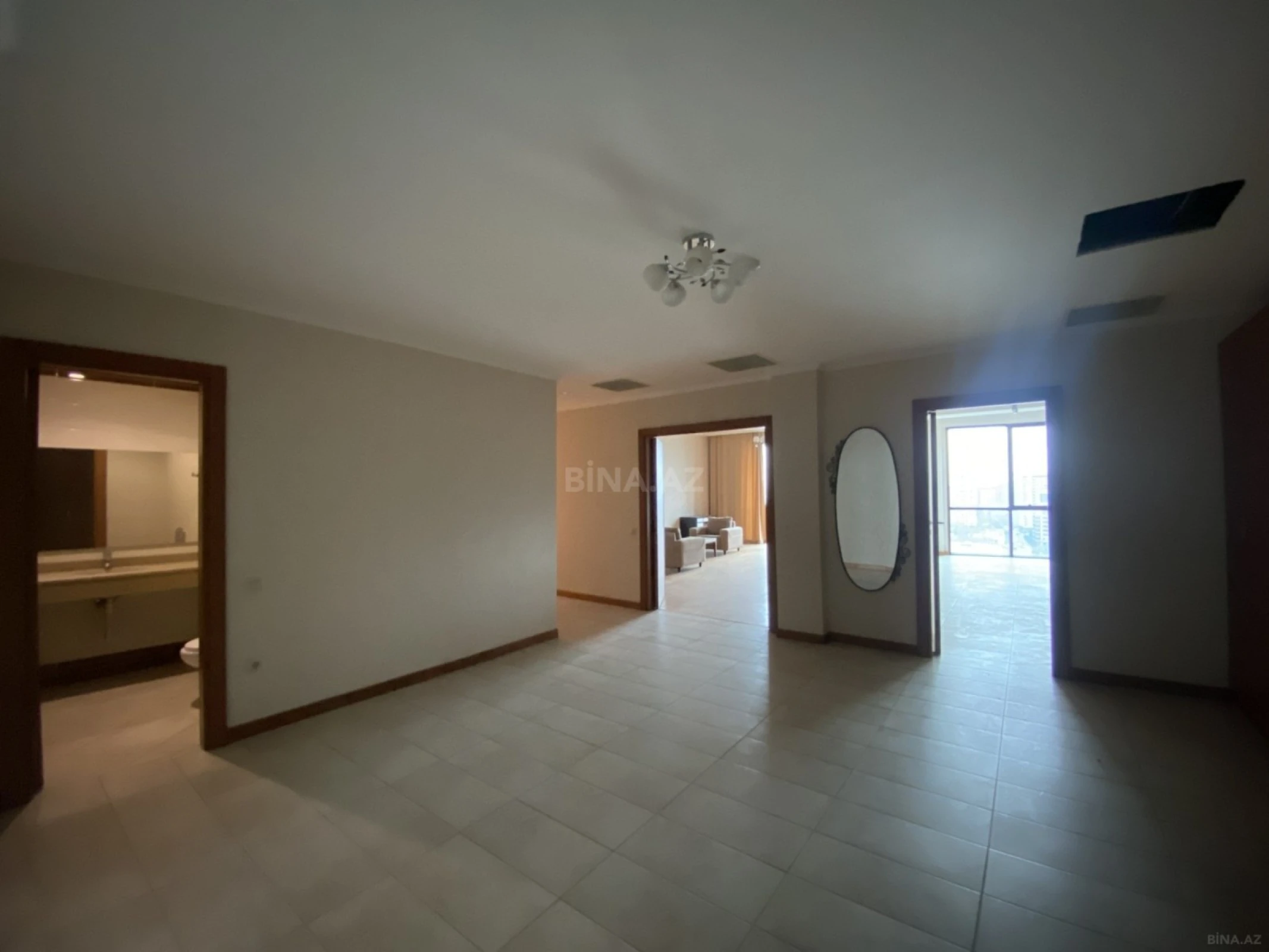 Satılır 4 otaqlı mənzil 210 m²