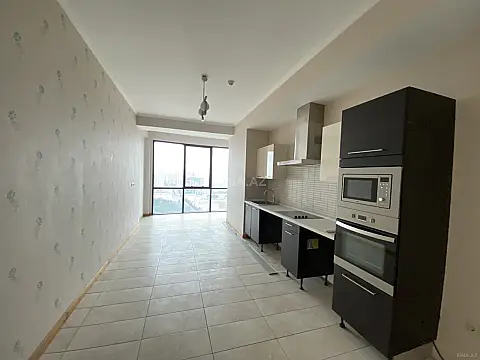 Satılır 4 otaqlı mənzil 210 m²