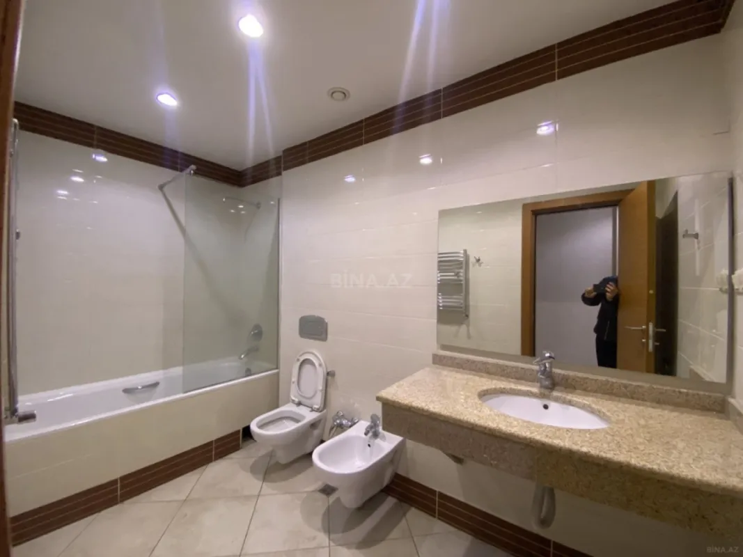 Satılır 4 otaqlı mənzil 210 m²