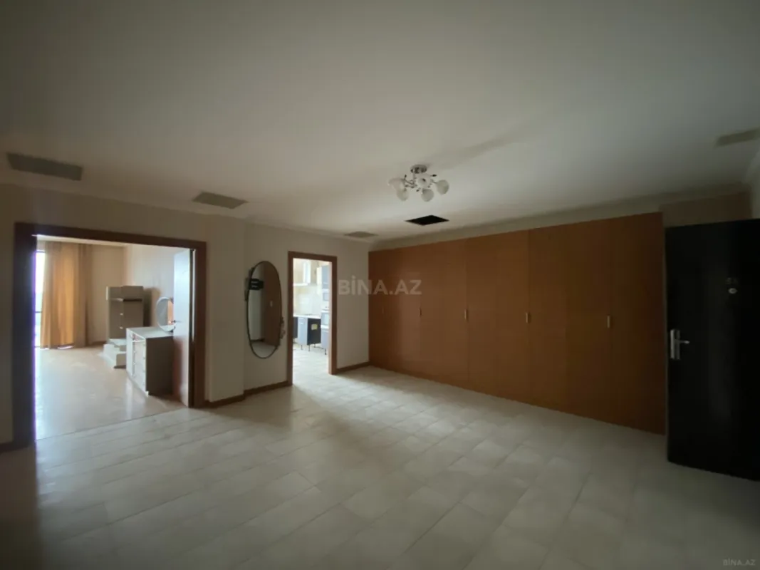Satılır 4 otaqlı mənzil 210 m²