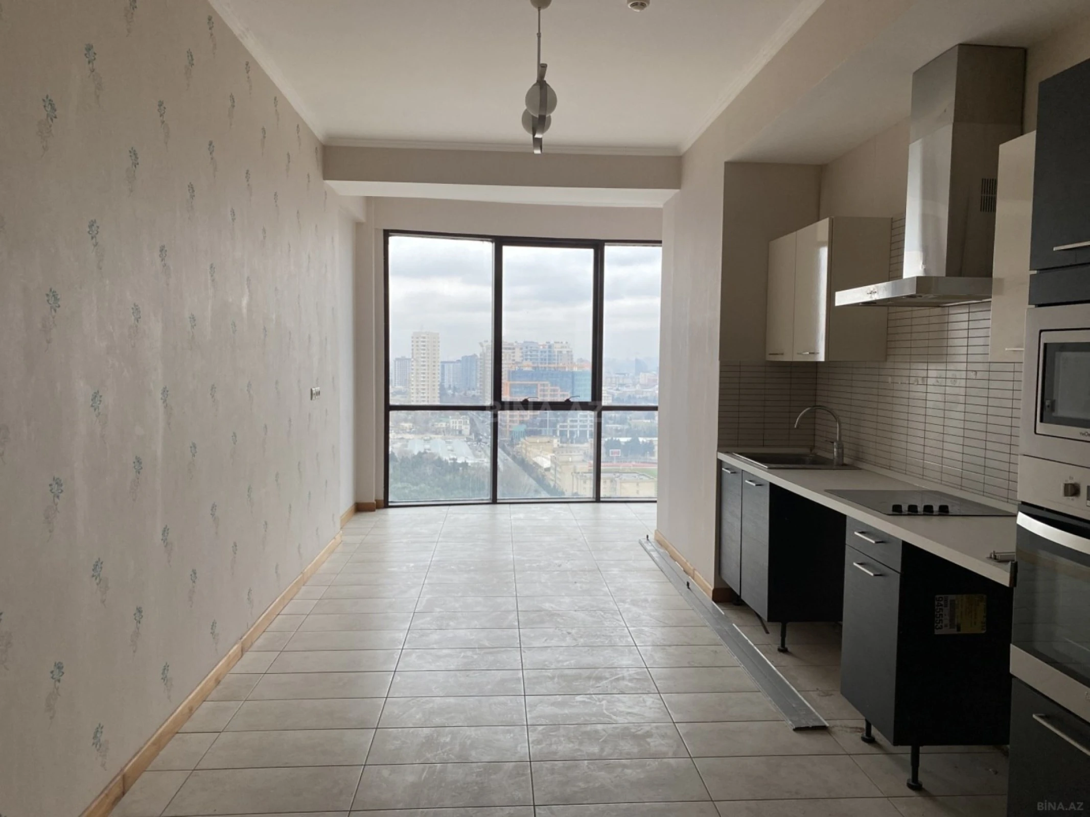 Satılır 4 otaqlı mənzil 210 m²