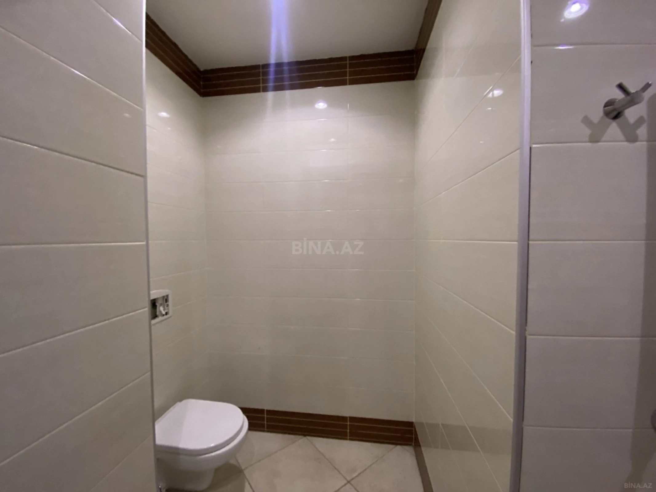 Satılır 4 otaqlı mənzil 210 m²