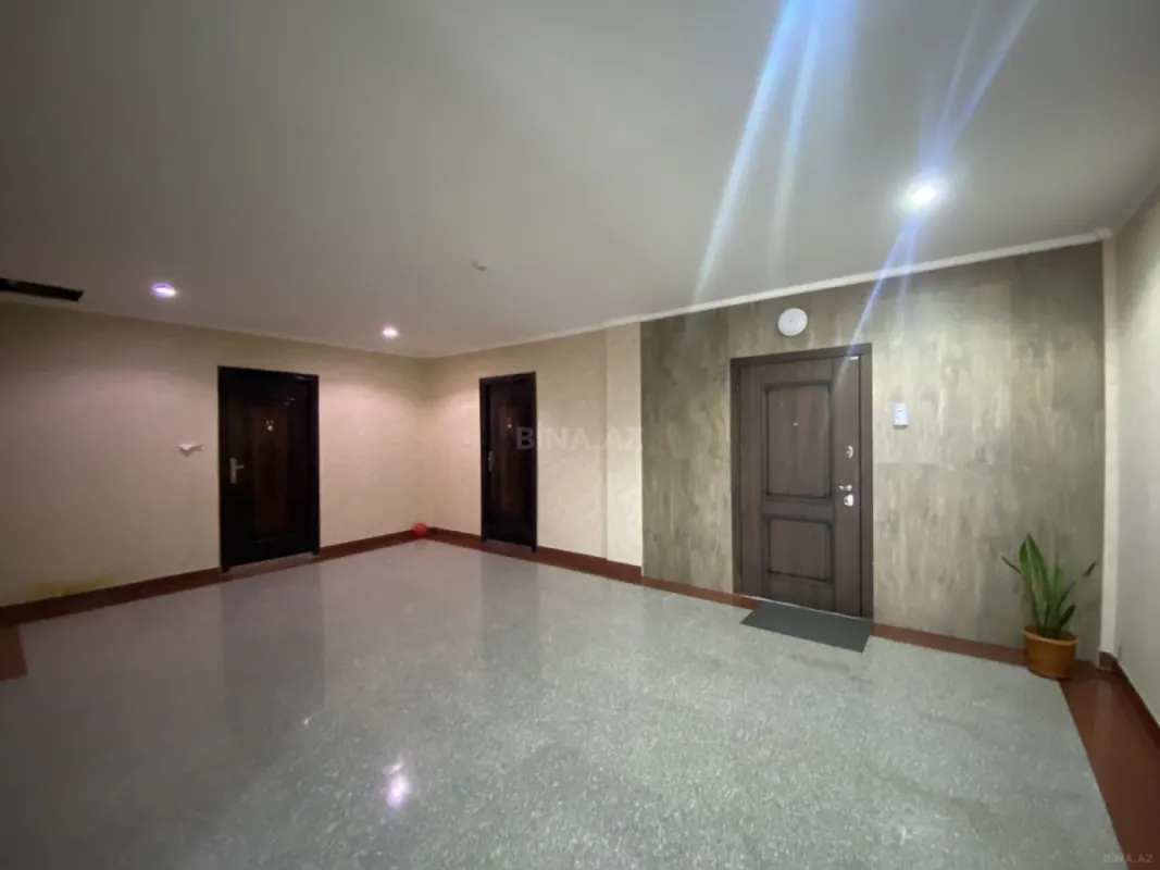 Satılır 4 otaqlı mənzil 210 m²