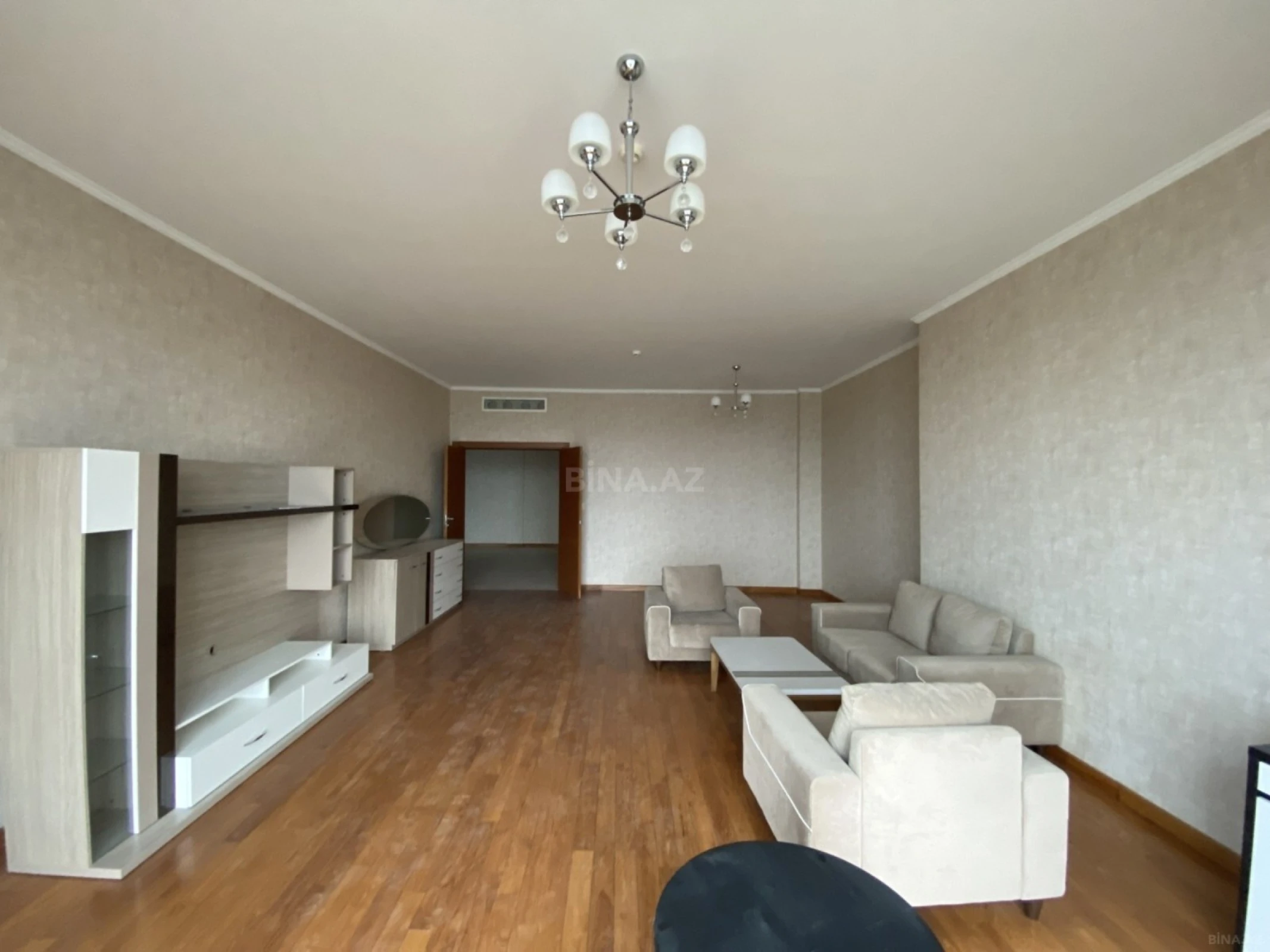 Satılır 4 otaqlı mənzil 210 m²