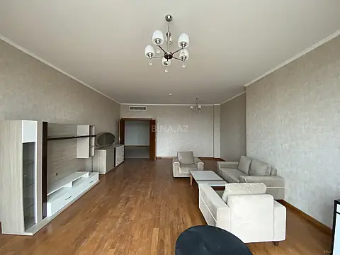 Satılır 4 otaqlı mənzil 210 m²