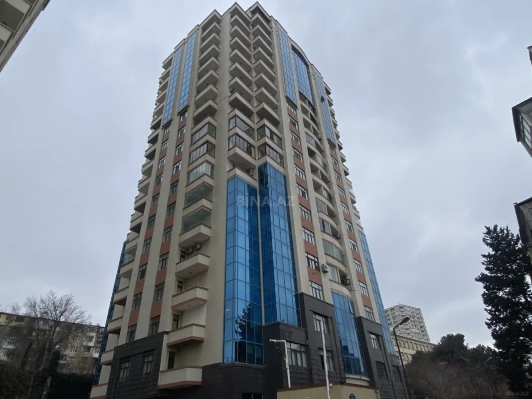 Satılır 4 otaqlı mənzil 210 m²