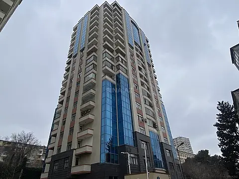 Satılır 4 otaqlı mənzil 210 m²