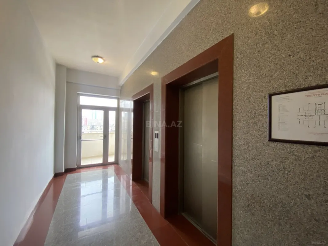 Satılır 4 otaqlı mənzil 210 m²