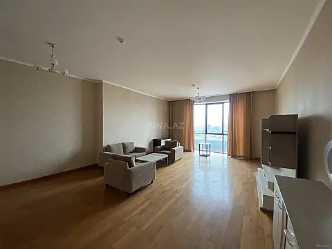 Satılır 4 otaqlı mənzil 210 m²