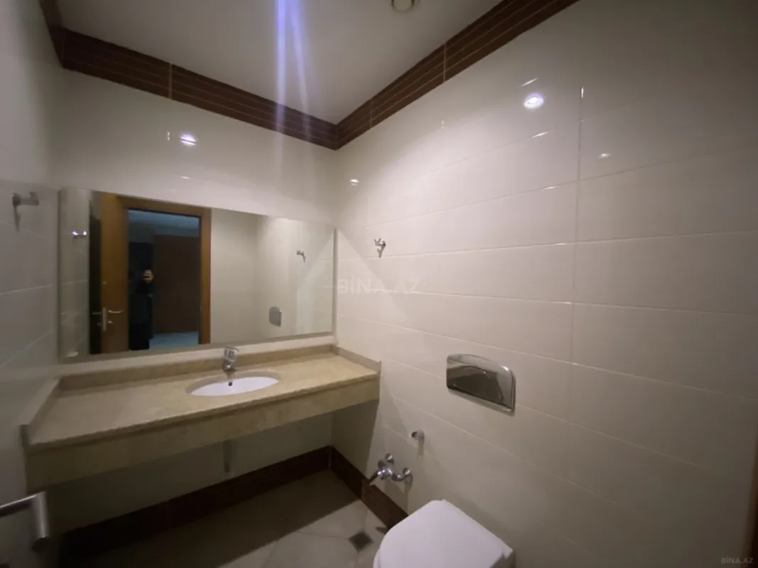 Satılır 4 otaqlı mənzil 210 m²