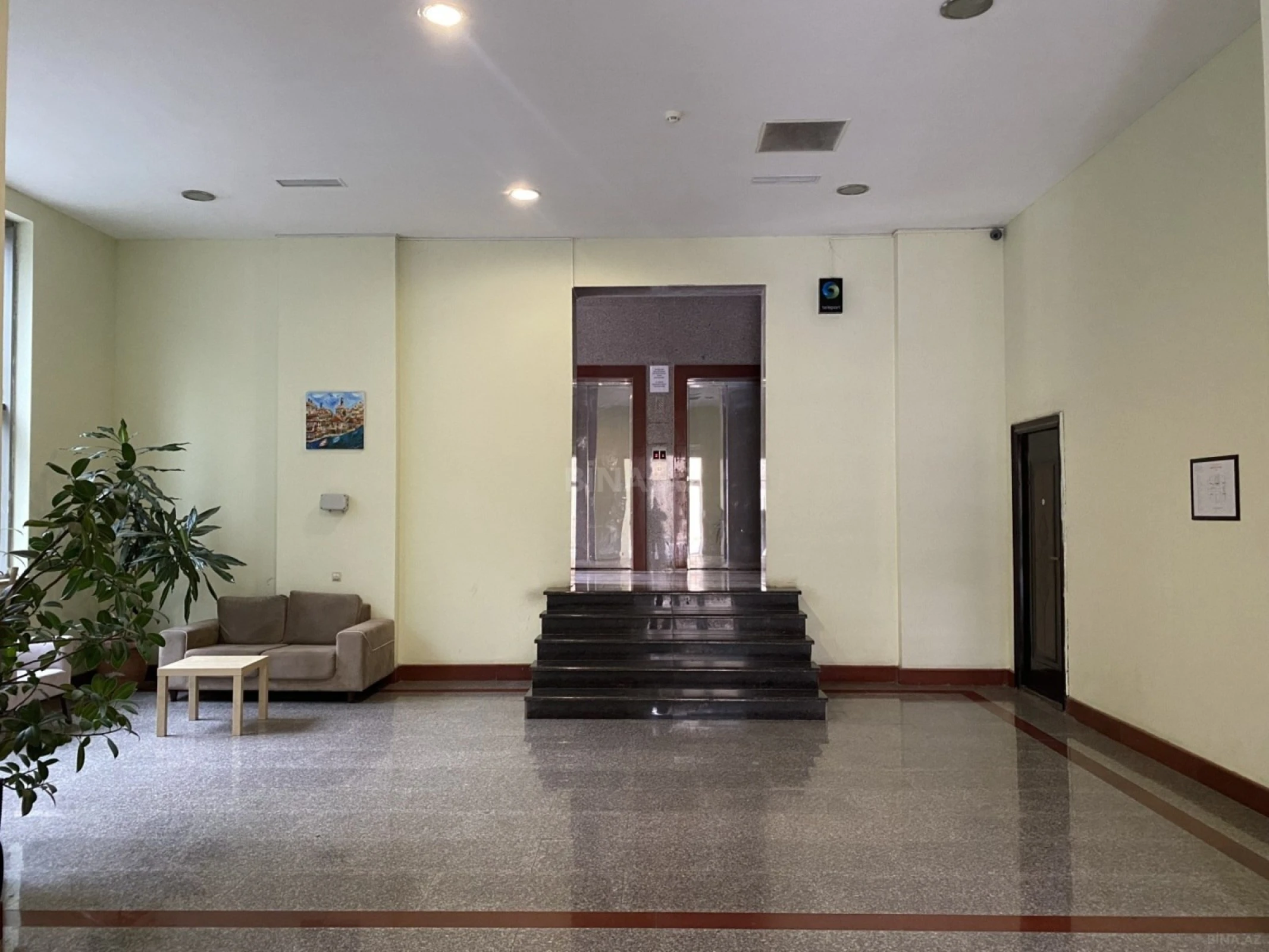 Satılır 3 otaqlı mənzil 170 m²