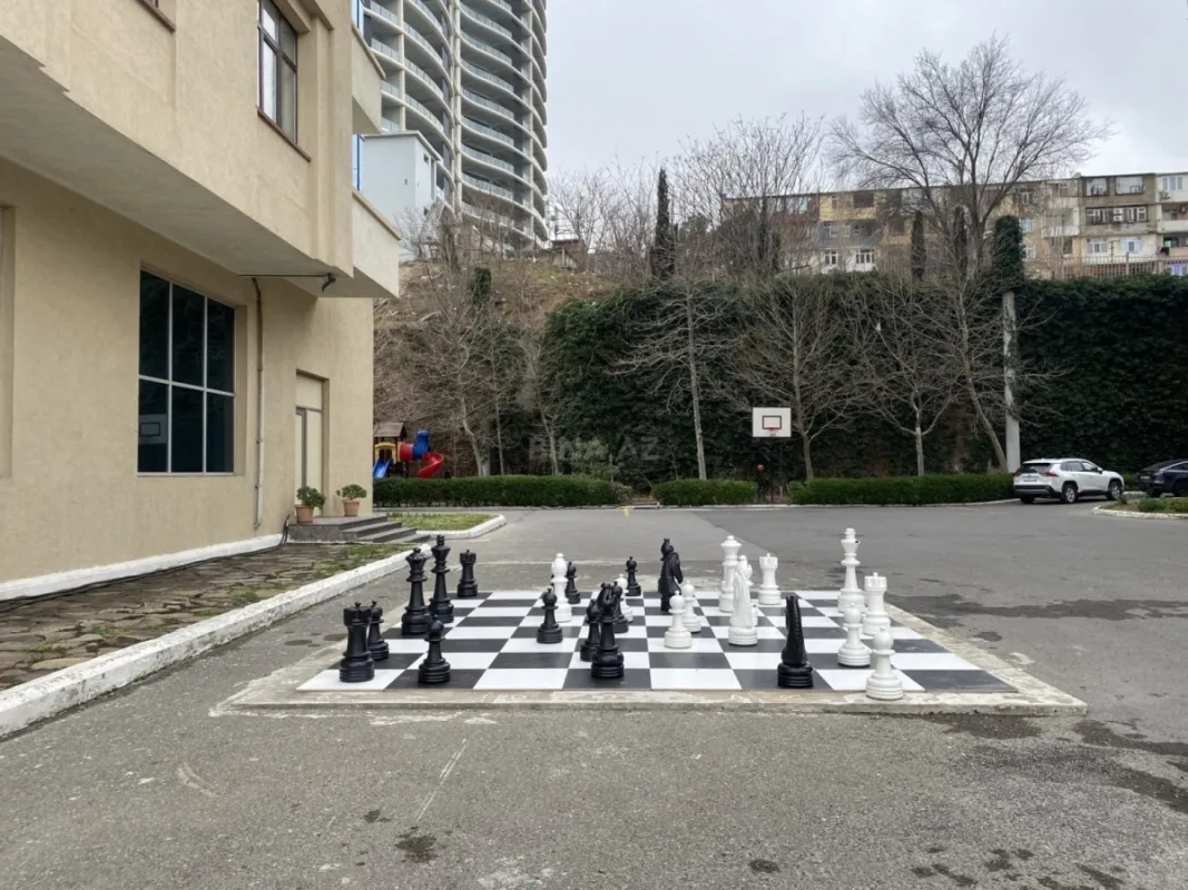 Satılır 3 otaqlı mənzil 170 m²