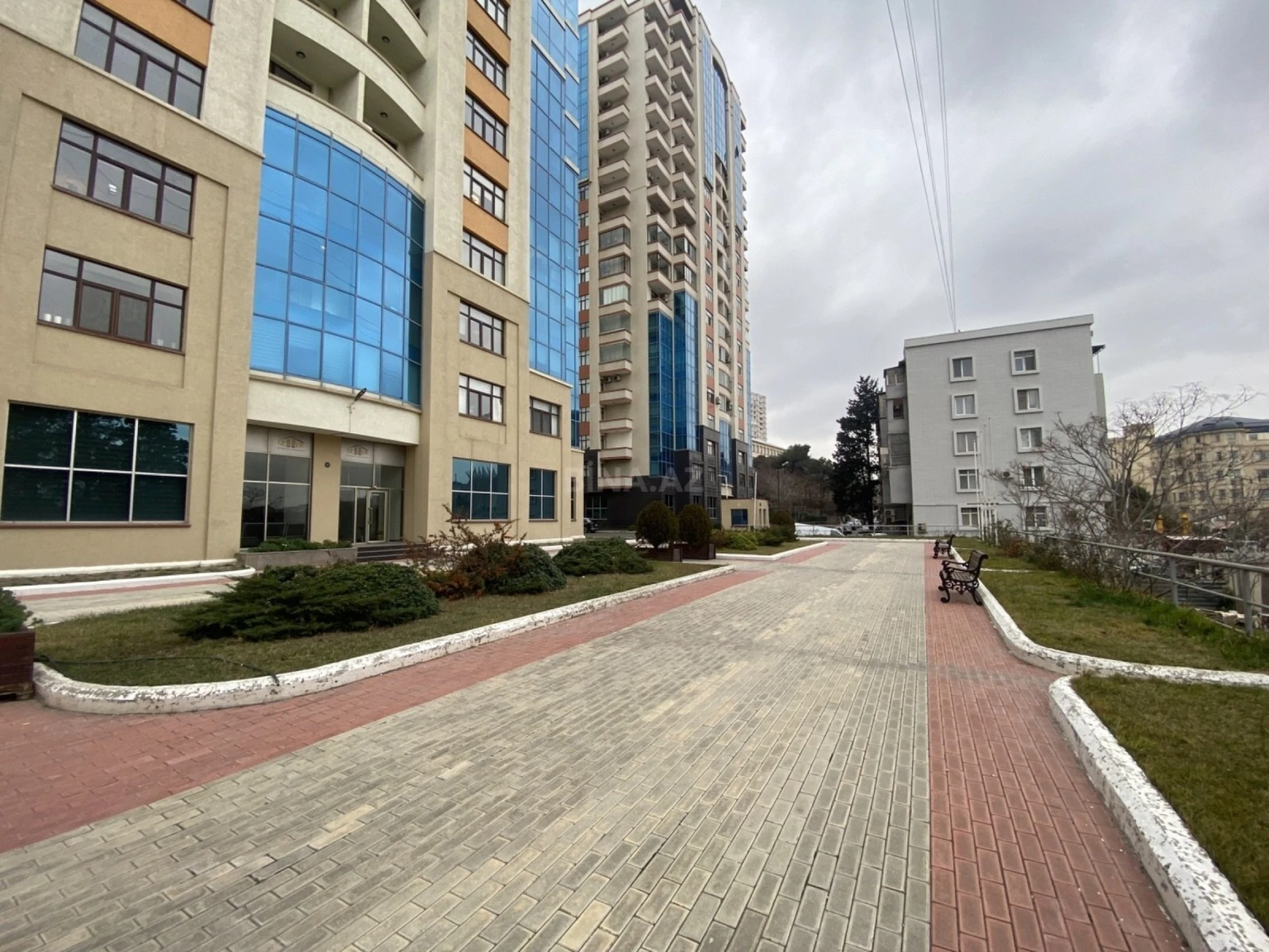 Satılır 3 otaqlı mənzil 170 m²