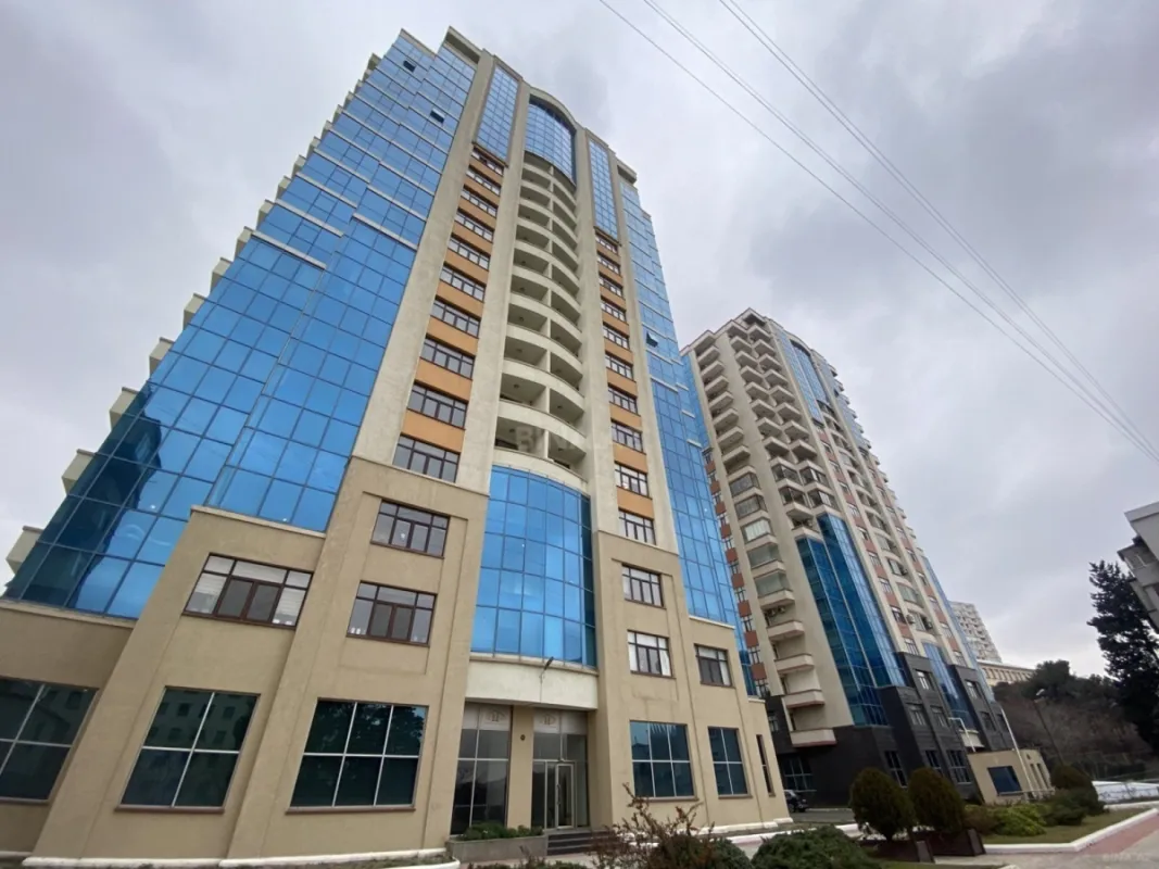 Satılır 3 otaqlı mənzil 170 m²