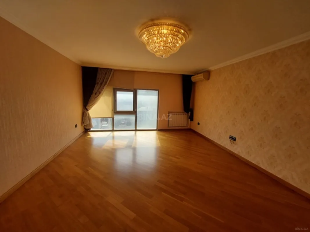 Satılır 5 otaqlı mənzil 450 m²